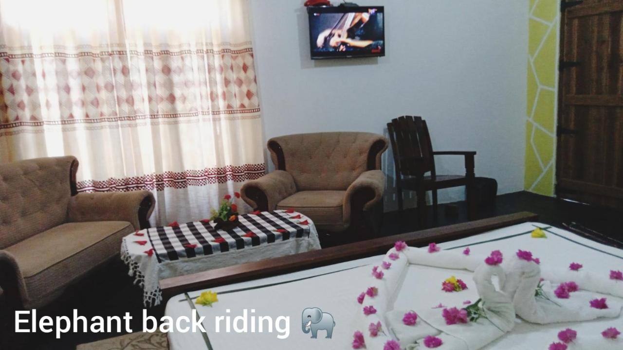 Oleena Home Stay Хабарана Екстериор снимка