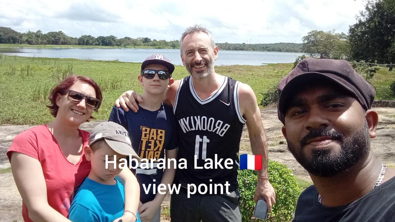 Oleena Home Stay Хабарана Екстериор снимка